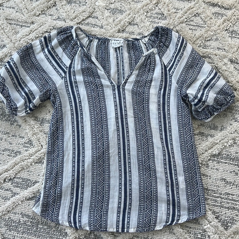 Velvet by Graham and Spencer short sleeve top